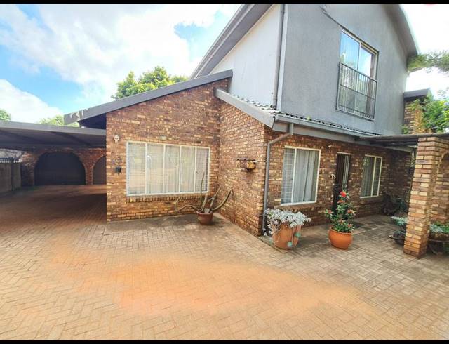 3 BEDROOM HOUSE FOR SALE IN THE ORCHARDS